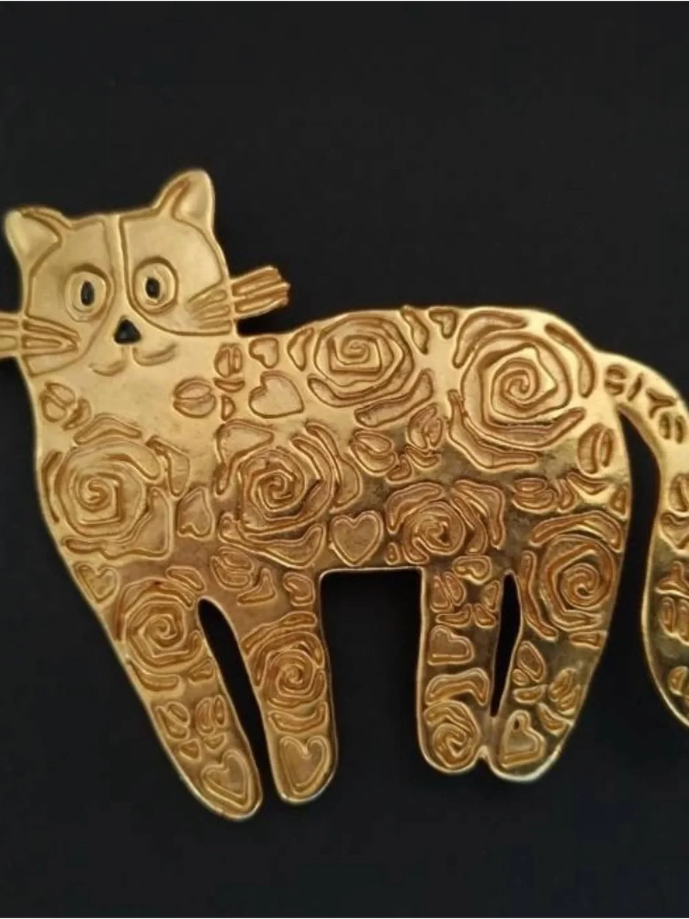 Vintage Unsigned Lancôme Paris Gold-tone Cut Out Rose Pattern Cat Brooch
Rare - Picture 6 of 10